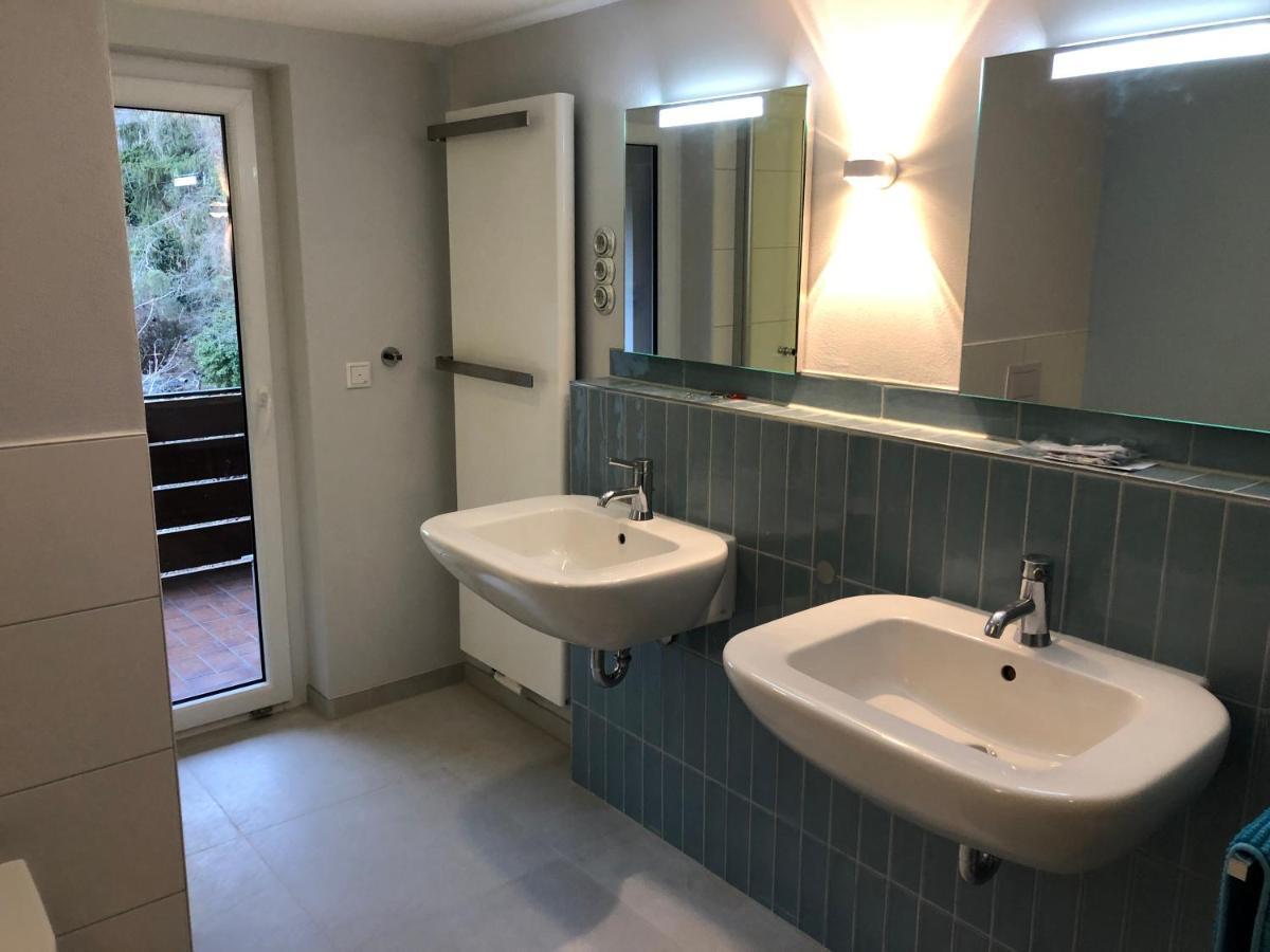 Blaues Zimmer Mit Grossem Balkon, Bad Ist Ein Traum, 50 Schritte Zum Radweg Am Main,Ideal For Short Stay Mainstockheim Esterno foto