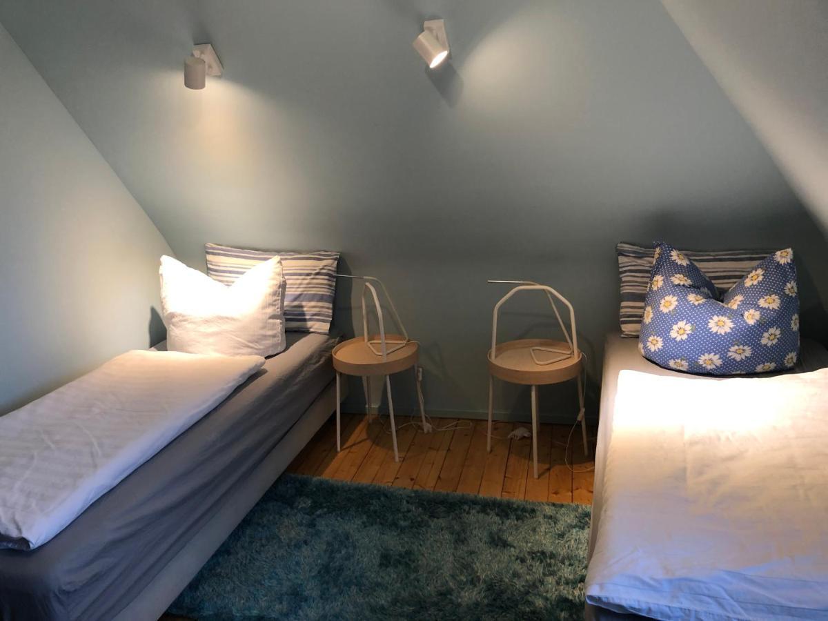 Blaues Zimmer Mit Grossem Balkon, Bad Ist Ein Traum, 50 Schritte Zum Radweg Am Main,Ideal For Short Stay Mainstockheim Esterno foto