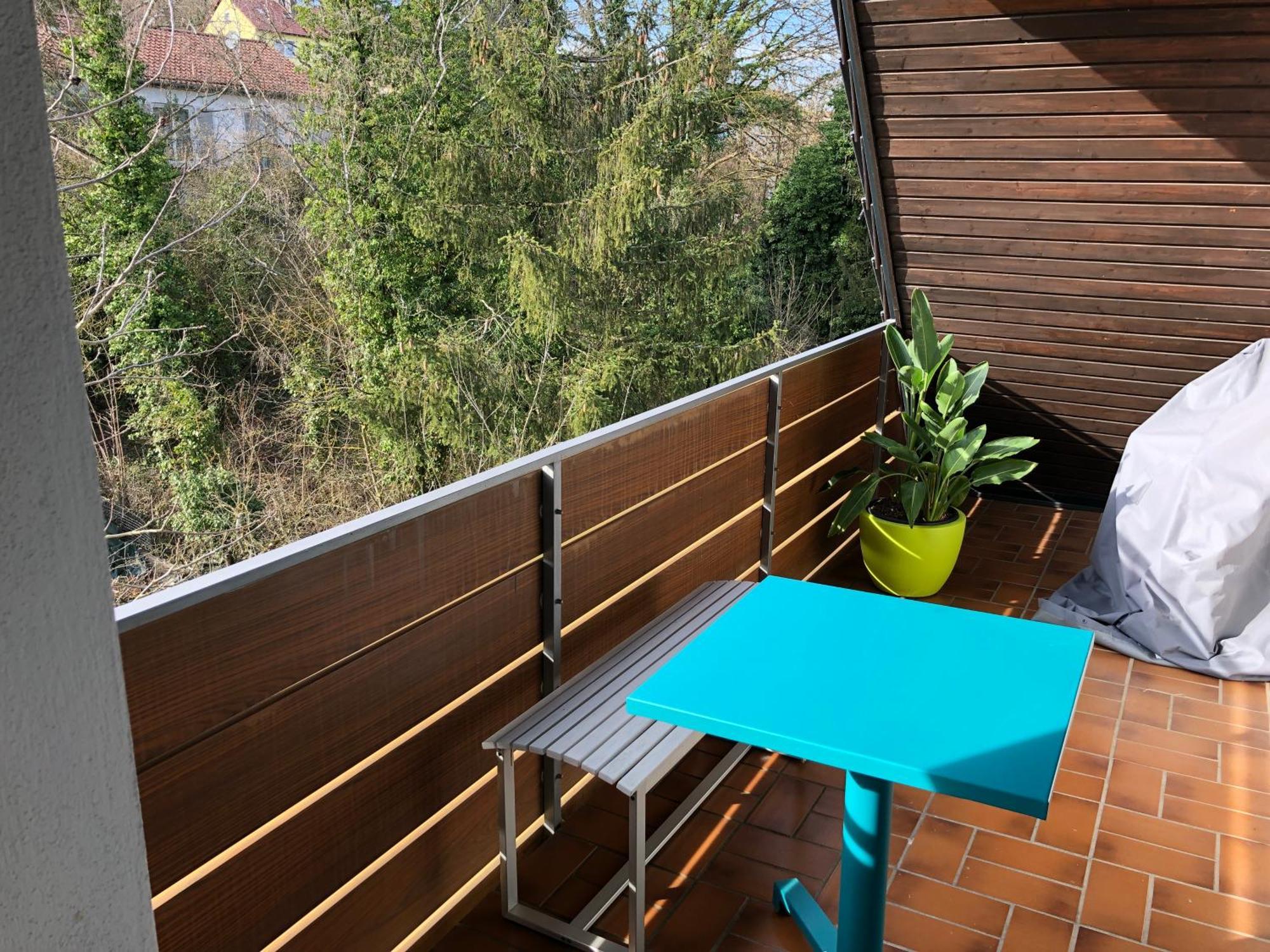 Blaues Zimmer Mit Grossem Balkon, Bad Ist Ein Traum, 50 Schritte Zum Radweg Am Main,Ideal For Short Stay Mainstockheim Esterno foto